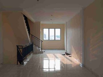 Sewa / jual Ruko komersil 4 lantai Ciputat ( cocok utk F & B - kantor - klinik kecantikan dll ) Tangerang selatan