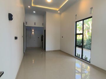 DI JUAL RUMAH BARU SIAP HUNI BARAT PASAR CEBONGAN