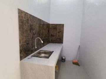 DI JUAL RUMAH BARU SIAP HUNI BARAT PASAR CEBONGAN