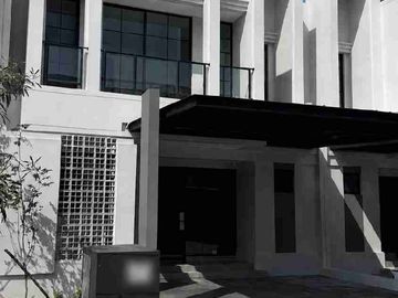 RUMAH MEWAH BRAND NEW DUA LANTAI MARMER SIAP HUNI