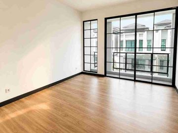 RUMAH MEWAH BRAND NEW DUA LANTAI MARMER SIAP HUNI