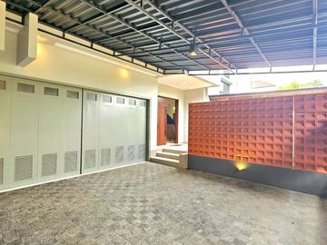 Dijual Rumah Besar 2 Lantai Ada Swimming Pool Lokasi Strategis Dekat Stasiun Pondok Ranji di Jaksel Lr 19021