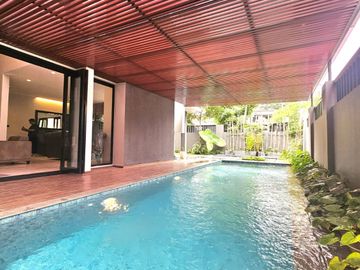 Dijual Rumah Besar 2 Lantai Ada Swimming Pool Lokasi Strategis Dekat Stasiun Pondok Ranji di Jaksel Lr 19021