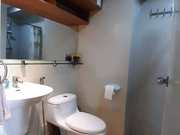 1BR Spacious with Balcony Rare Special Cut for Rent in Alabang