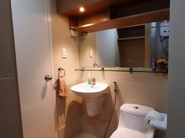 1BR Spacious with Balcony Rare Special Cut for Rent in Alabang