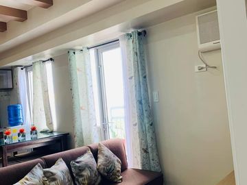 1BR Spacious with Balcony Rare Special Cut for Rent in Alabang