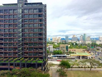 1BR Spacious with Balcony Rare Special Cut for Rent in Alabang