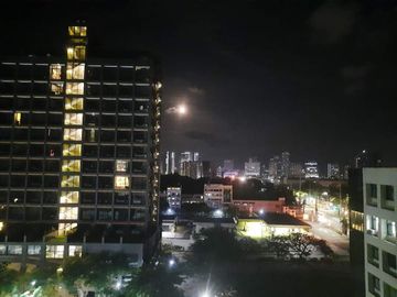 1BR Spacious with Balcony Rare Special Cut for Rent in Alabang