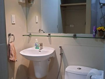 1BR Spacious with Balcony Rare Special Cut for Rent in Alabang