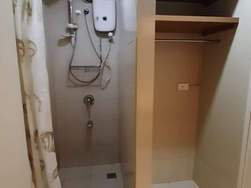 1BR Spacious with Balcony Rare Special Cut for Rent in Alabang