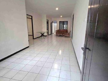 Disewakan Rumah Sektor 7 Pinggir Jalan Gading Serpong