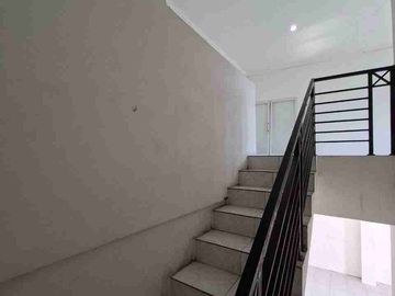 Disewakan Ruang Usaha 2 lt Harga Murah Cocok Bisnis Apa Aja di Area Dekat Manahan