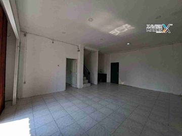 Disewakan Ruang Usaha 2 lt Harga Murah Cocok Bisnis Apa Aja di Area Dekat Manahan