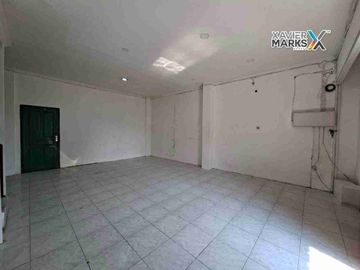 Disewakan Ruang Usaha 2 lt Harga Murah Cocok Bisnis Apa Aja di Area Dekat Manahan