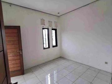 Rumah 2,5 Lantai di Komplek Bendi Tanah Kusir Jaksel