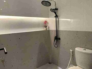 RUMAH BARU FULL FURNISHED DI DEKAT EXIT TOL SEYEGAN SLEMAN YOGYAKARTA