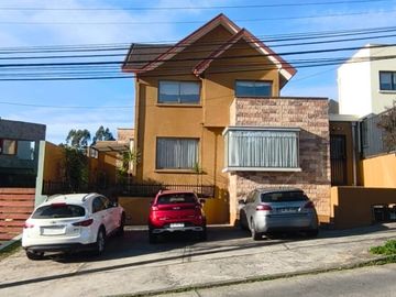 HERMOSA CASA EN ANDALUE 224M2 5 DORMITORIOS 4 BAÑOS 4 ESTACIONAMIENTOS