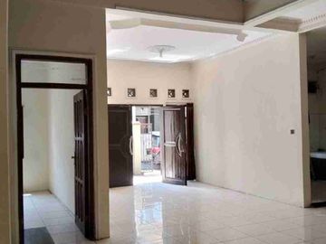 Sewa Rumah Besar 2 Lantai di Turangga Alat Musik dkt Buah Batu Karawitan