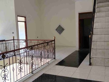 Sewa Rumah Besar 2 Lantai di Turangga Alat Musik dkt Buah Batu Karawitan