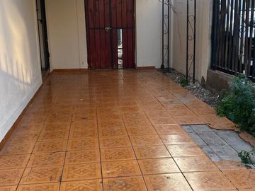 Se vende casa en Villa los Jardines, Ñuñoa, 3 dormitorios 1 baño, estacionamiento $ 169.000.000