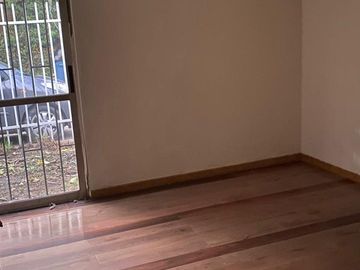 Se vende casa en Villa los Jardines, Ñuñoa, 3 dormitorios 1 baño, estacionamiento $ 169.000.000