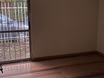 Se vende casa en Villa los Jardines, Ñuñoa, 3 dormitorios 1 baño, estacionamiento $ 169.000.000