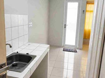 Sewa Lt. 2 Vu Pool Studio Kosongan Apartemen Springlake Summarecon Bekasi