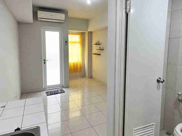 Sewa Lt. 2 Vu Pool Studio Kosongan Apartemen Springlake Summarecon Bekasi