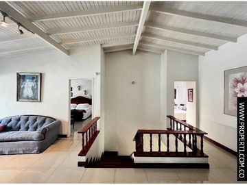 Casa en Venta La Aguacatala Medellin