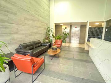 CENTRAL, frente al Mall del centro, 1 Dorm 1 baño SIN Estac.