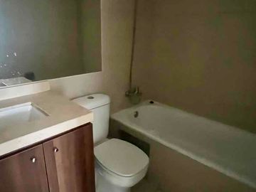 CENTRAL, frente al Mall del centro, 1 Dorm 1 baño SIN Estac.