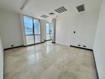 VENTA OFICINA BOLARQUI. EDIFICIO TORRE MARDEL