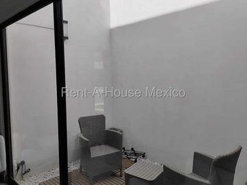 Casa amueblada con área de TV, 3 recámaras, amenidades, Zákia - RENTA