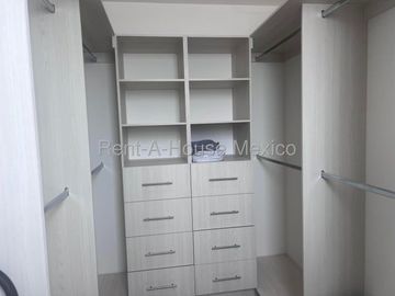 Casa amueblada con área de TV, 3 recámaras, amenidades, Zákia - RENTA