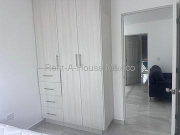Casa amueblada con área de TV, 3 recámaras, amenidades, Zákia - RENTA