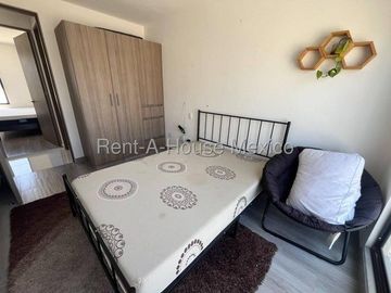 Casa amueblada de 3 niveles unicada en esquina con 3 recámaras, El Mirador - RENTA