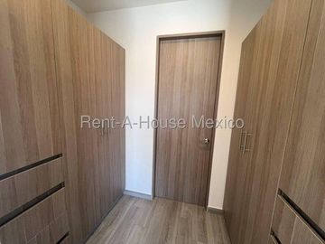 Casa amueblada de 3 niveles unicada en esquina con 3 recámaras, El Mirador - RENTA