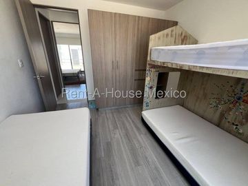 Casa amueblada de 3 niveles unicada en esquina con 3 recámaras, El Mirador - RENTA
