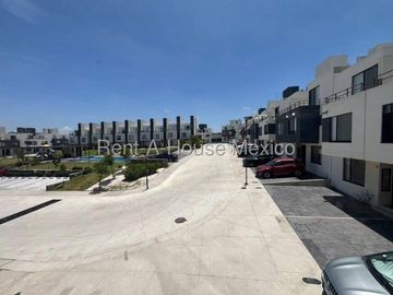Casa amueblada de 3 niveles unicada en esquina con 3 recámaras, El Mirador - RENTA