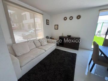 Casa amueblada de 3 niveles unicada en esquina con 3 recámaras, El Mirador - RENTA