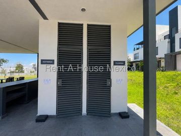 Casa amueblada de 3 niveles unicada en esquina con 3 recámaras, El Mirador - RENTA