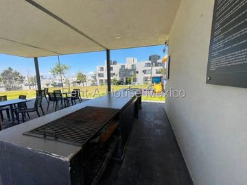 Casa amueblada de 3 niveles unicada en esquina con 3 recámaras, El Mirador - RENTA