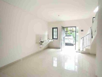 Disewakan Rumah Baru 2Lt Siap Huni Rungkut Surabaya Dekat Transmart&Yakaya Rungkut Surabaya Bisa Buat Hunian atau Kantor