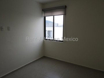 El Refugio - RENTA. Casa en esquina con amenidades y 3 recámaras