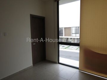 El Refugio - RENTA. Casa en esquina con amenidades y 3 recámaras