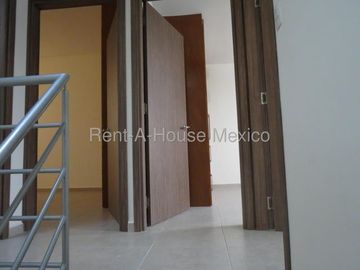 Casa en esquina con amenidades y 3 recámaras, El Refugio - RENTA