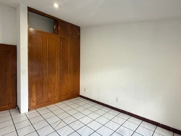 CASA EN RENTA EN ALAMOS TERCERA SECCIÓN, 4 HABITACIONES.