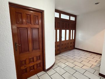 CASA EN RENTA EN ALAMOS TERCERA SECCIÓN, 4 HABITACIONES.