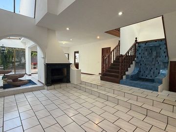 CASA EN RENTA EN ALAMOS TERCERA SECCIÓN, 4 HABITACIONES.