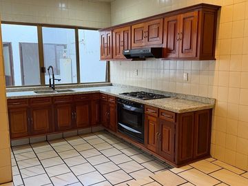 CASA EN RENTA EN ALAMOS TERCERA SECCIÓN, 4 HABITACIONES.